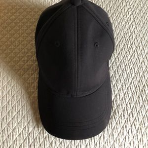 New! Lululemon Black Baller Hat Retails $38